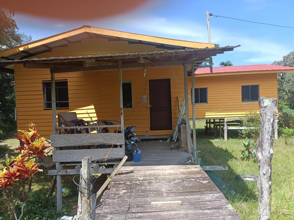 Mulu Homestay Екстериор снимка